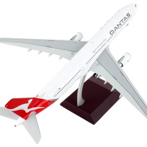 Airbus A330-300 Commercial Aircraft "Qantas Airways - Spirit of Australia" White with Red Tail "Gemini 200" Series 1/200  Airplane by GeminiJets