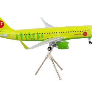 Airbus A320 Commercial Aircraft "S7 Airlines" Lime Green "Gemini 200" Series 1/200 Airplane by GeminiJets