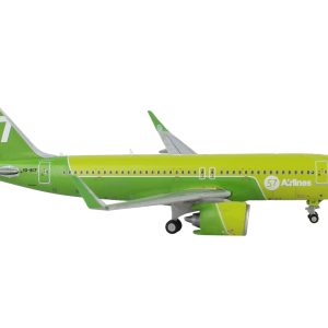 Airbus A320neo Commercial Aircraft "S7 Airlines" Green 1/400  Airplane by GeminiJets